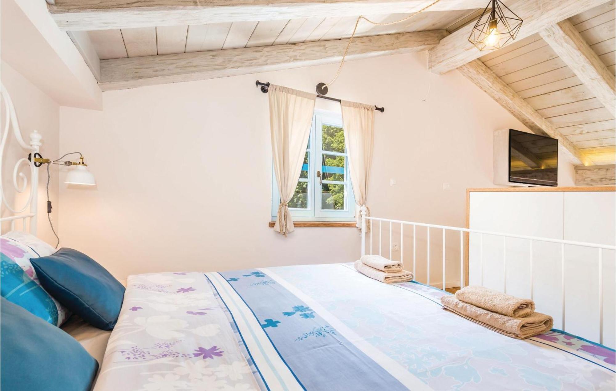Stunning Home In Jurdani With Wifi Mucici Bagian luar foto