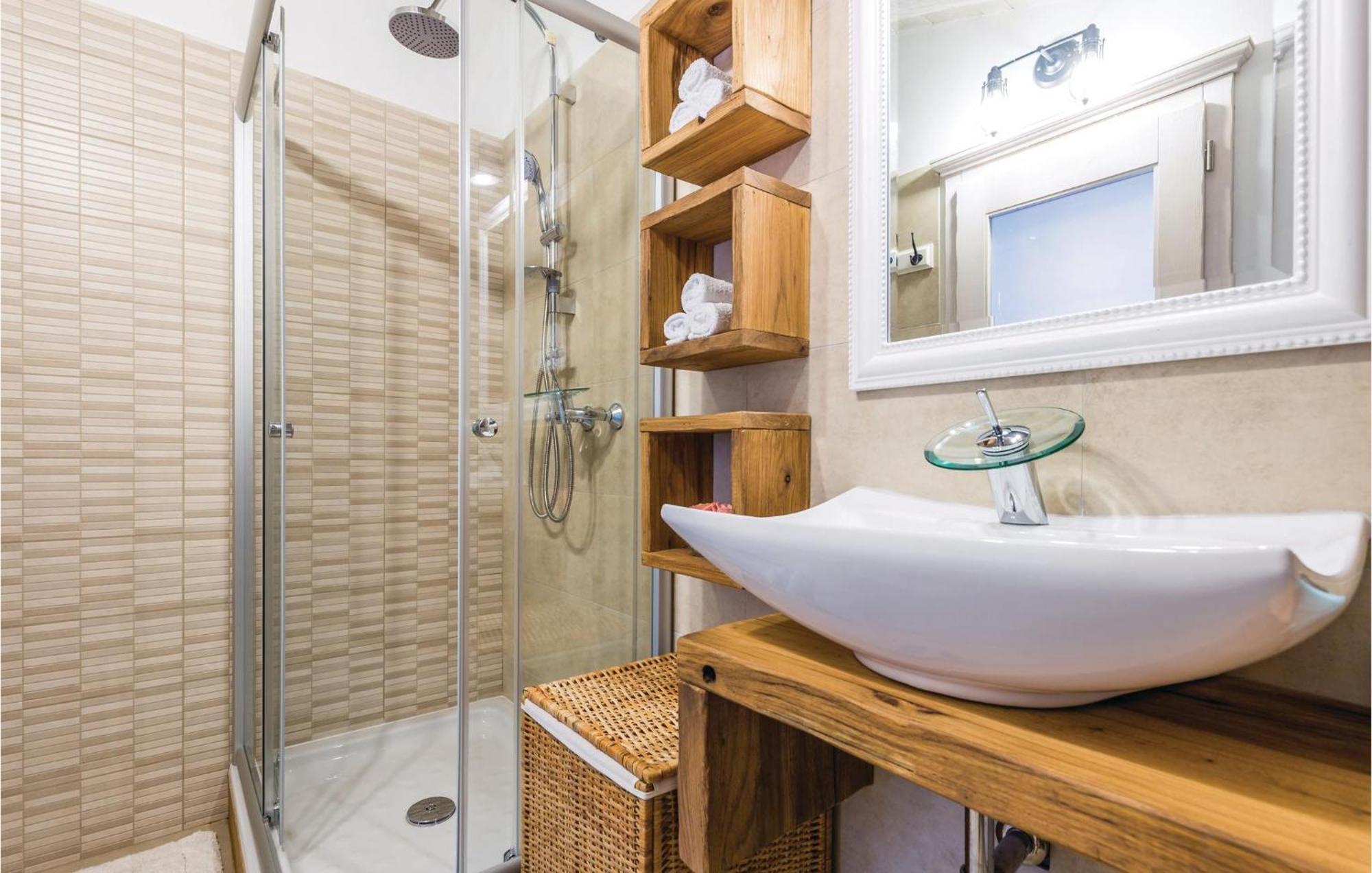 Stunning Home In Jurdani With Wifi Mucici Bagian luar foto