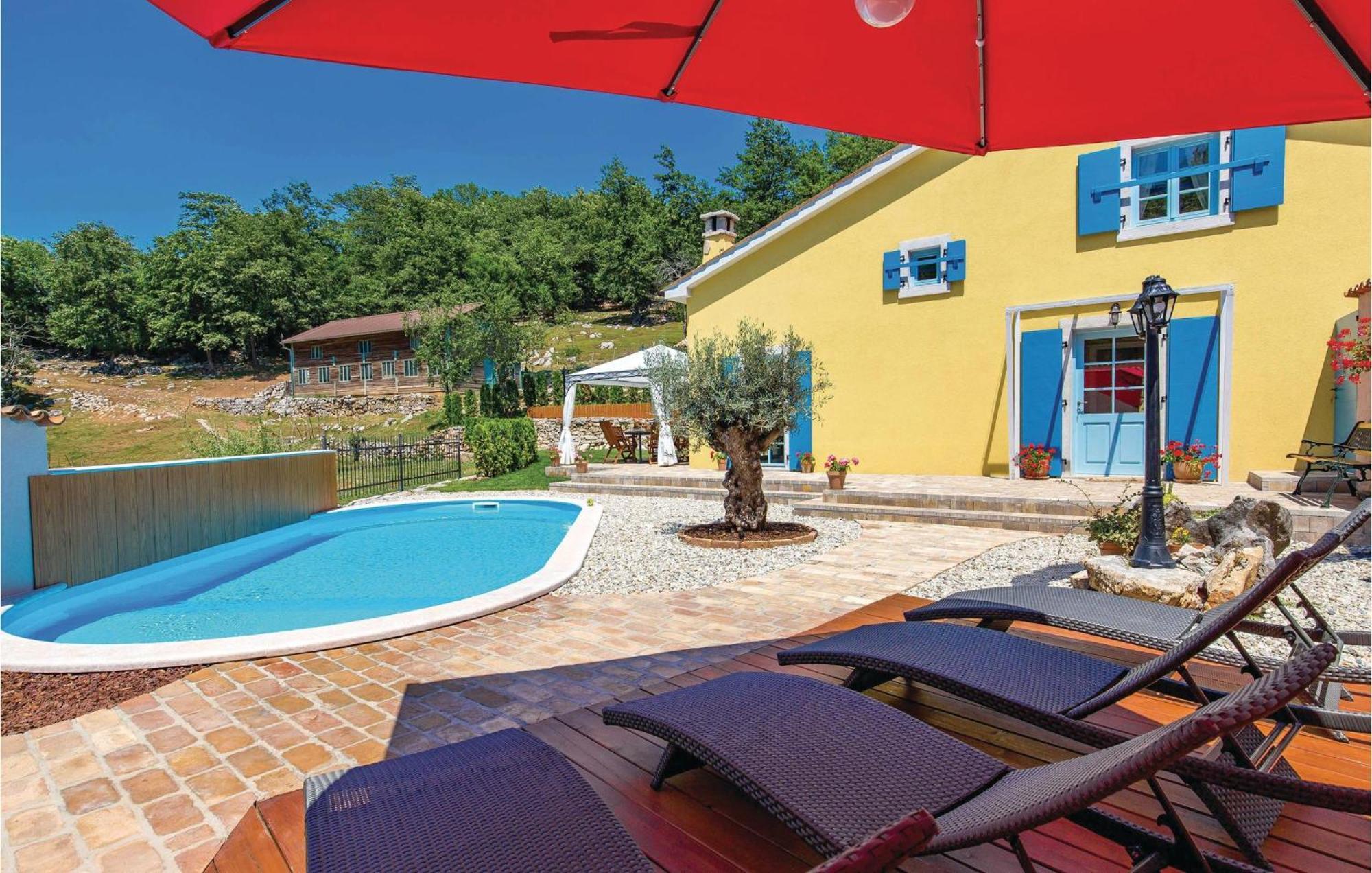 Stunning Home In Jurdani With Wifi Mucici Bagian luar foto