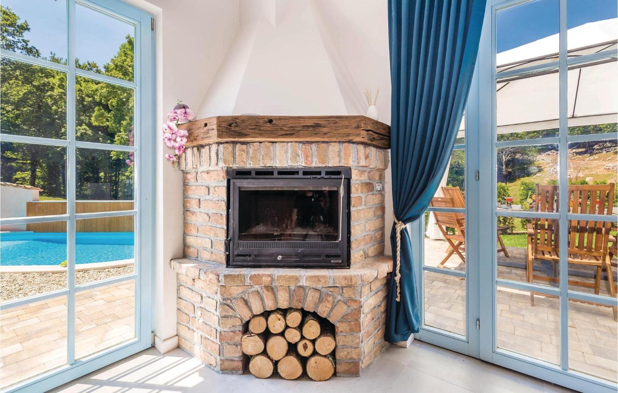 Stunning Home In Jurdani With Wifi Mucici Bagian luar foto