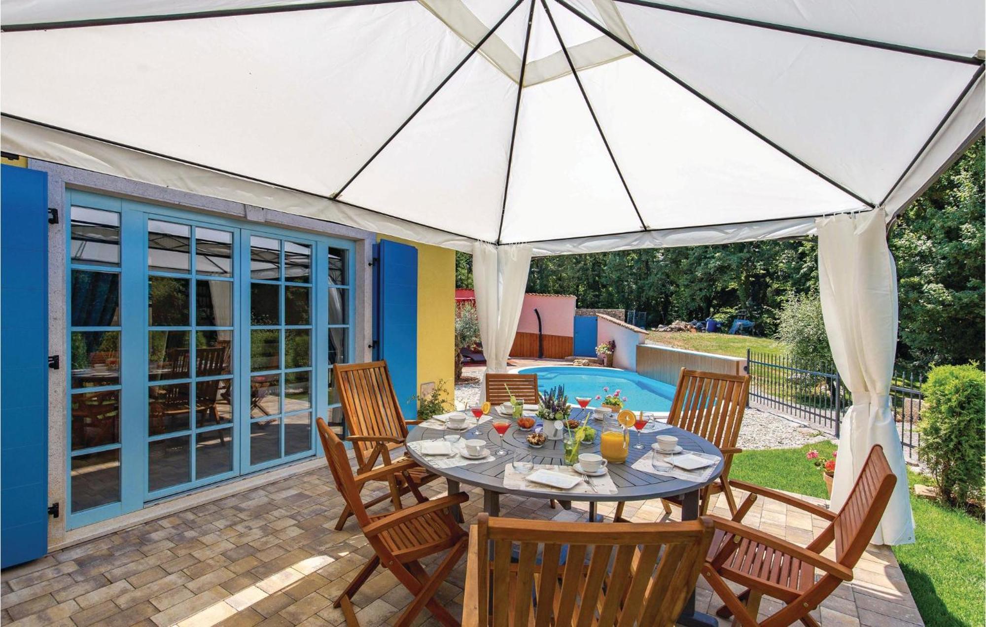 Stunning Home In Jurdani With Wifi Mucici Bagian luar foto