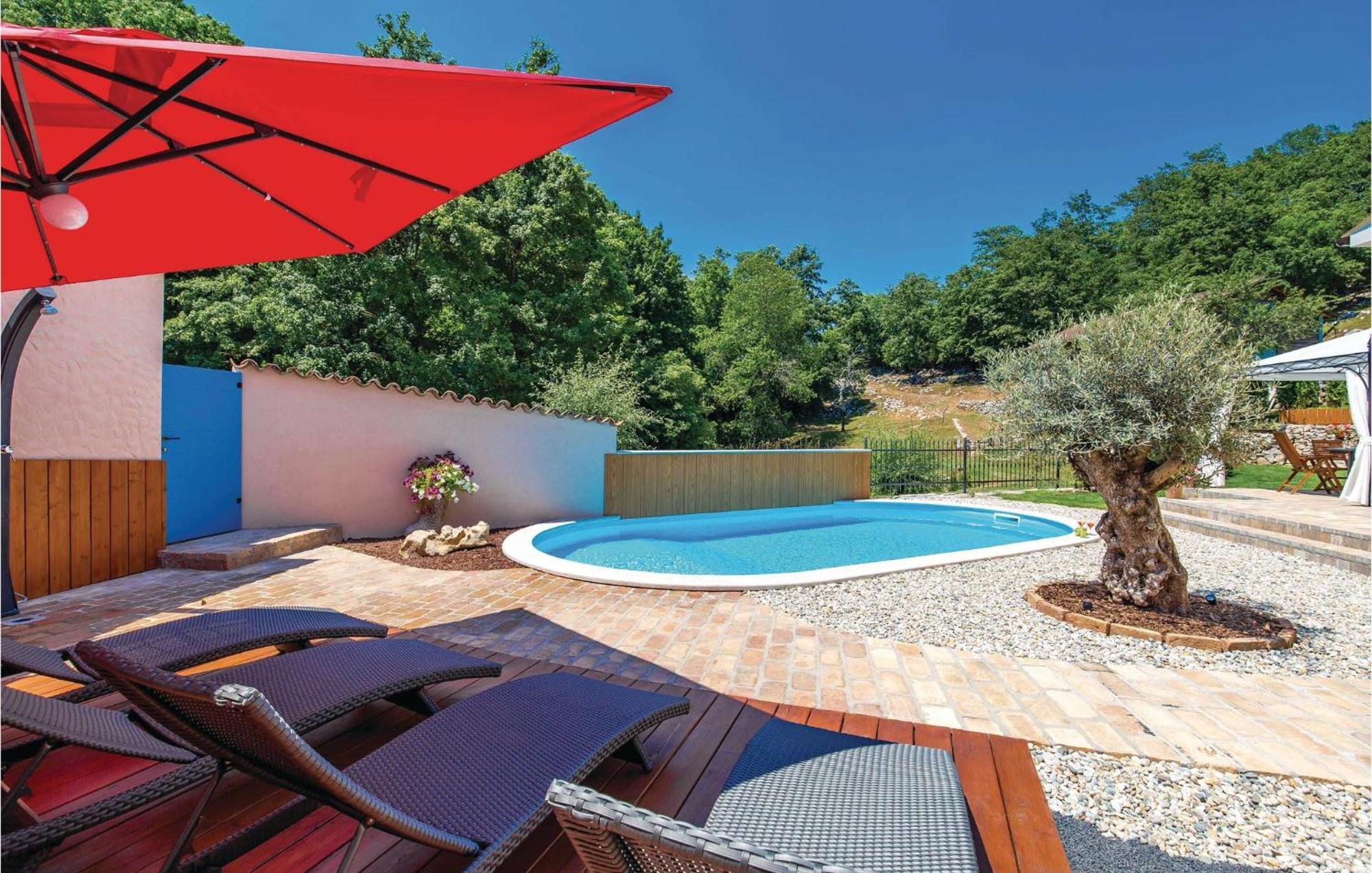 Stunning Home In Jurdani With Wifi Mucici Bagian luar foto